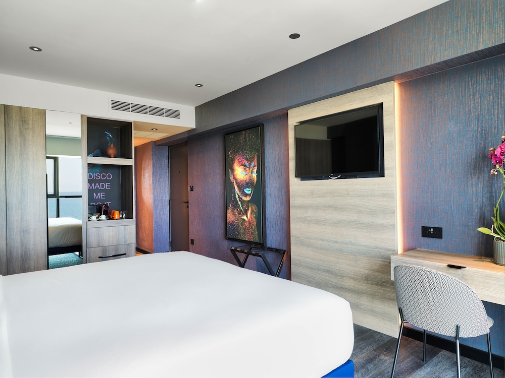Space Executive Room, Business Lounge Access, Sea Facing photo 2