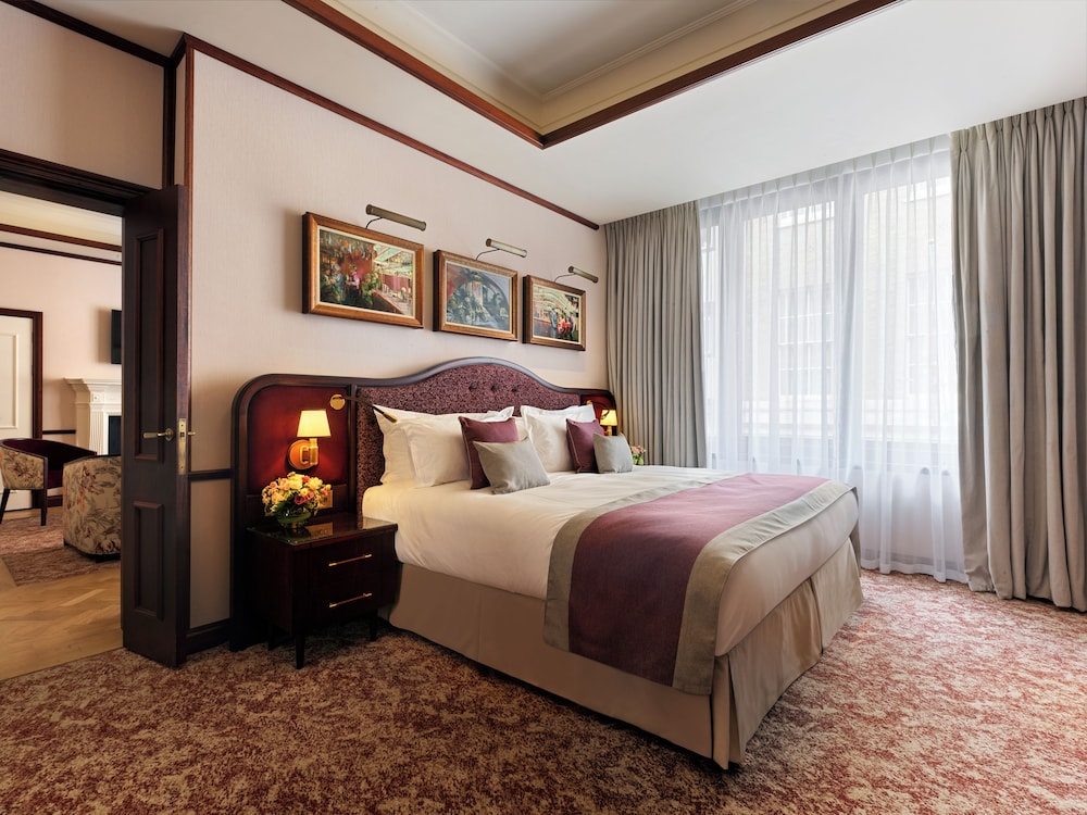 Suite (Master Main House)