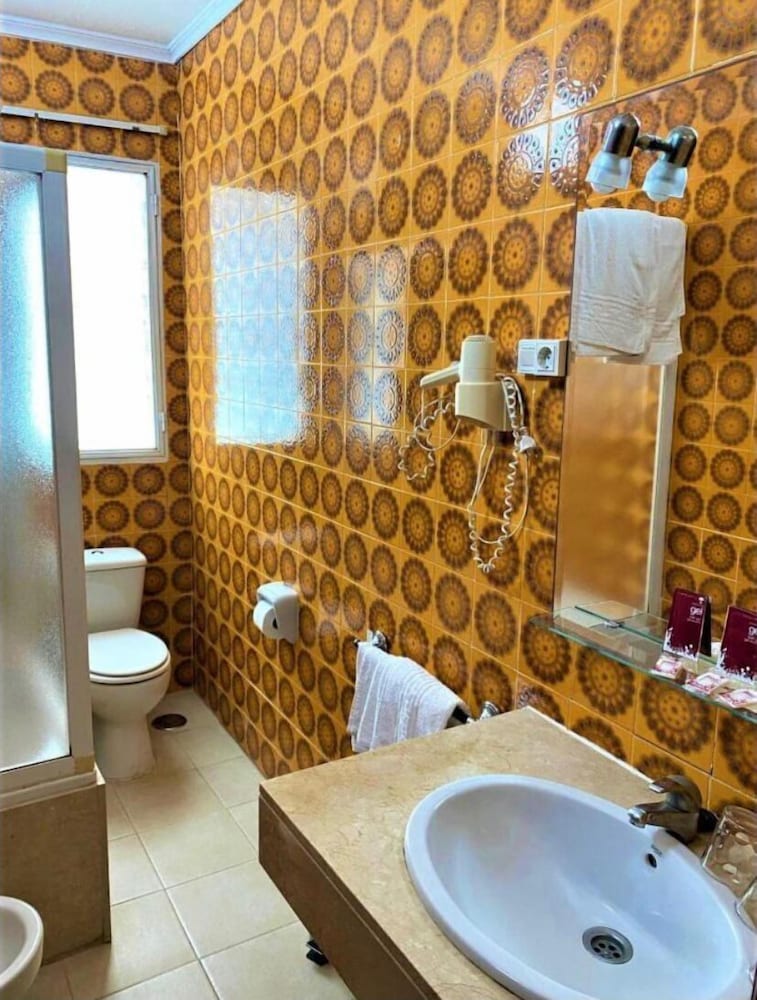 Basic Triple Room photo 2