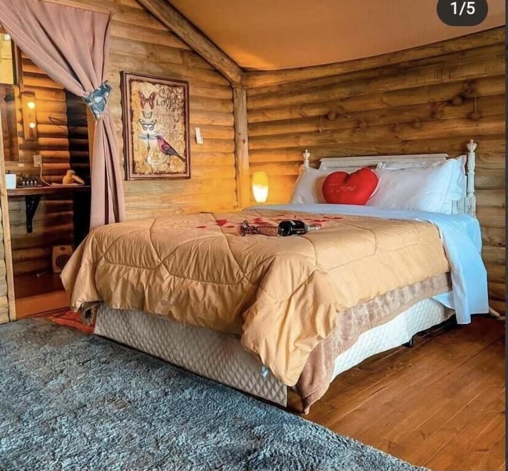 Romantic Cabin, 1 Queen Bed, Lake View - Photo 3