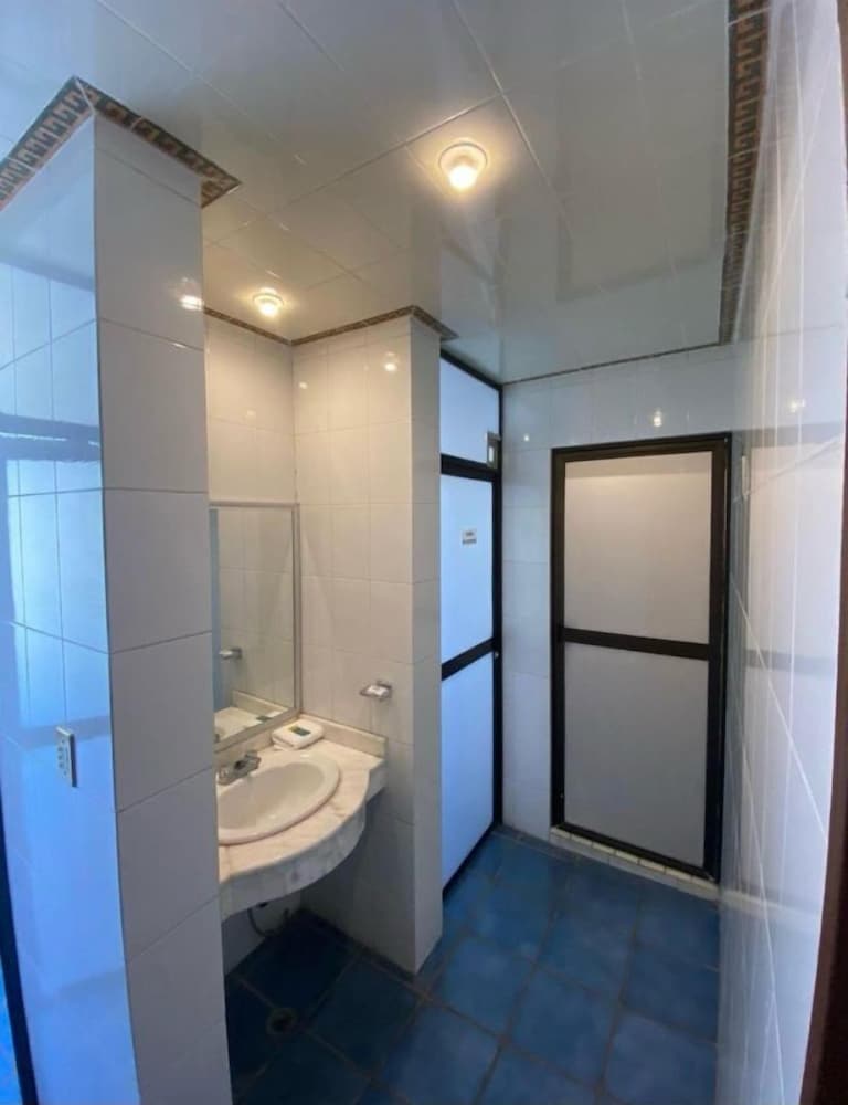 Deluxe Triple Room, City View photo 3