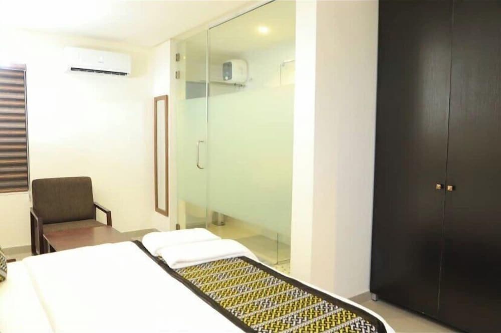 Comfort Room, Balcony, City View