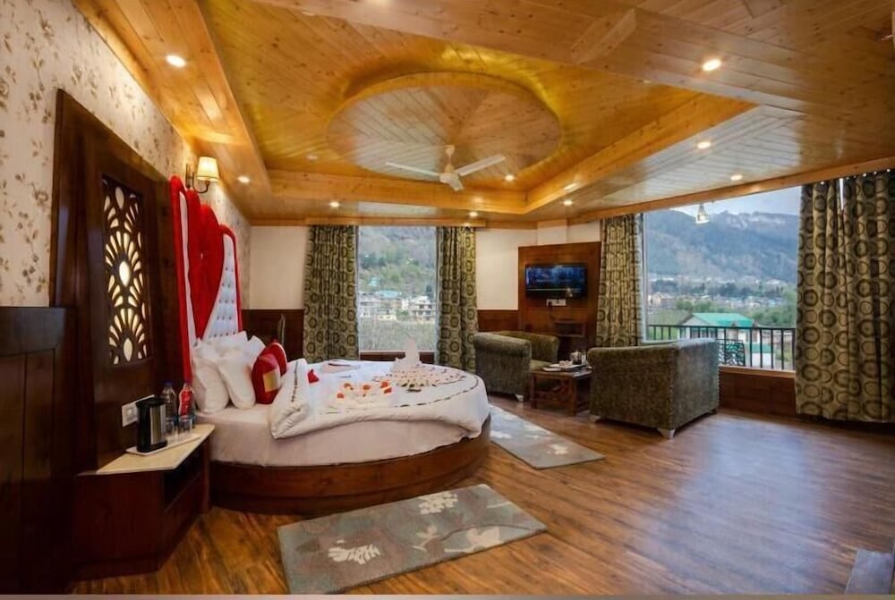 Honeymoon Room