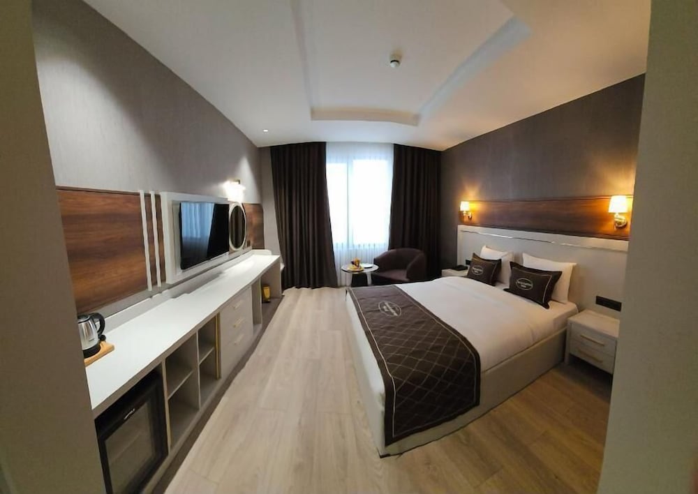 Classic Double Room, City View