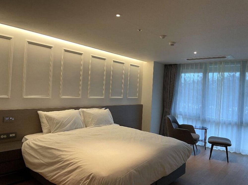Deluxe Room, Multiple Beds, Non Smoking (Family) - Photo 1