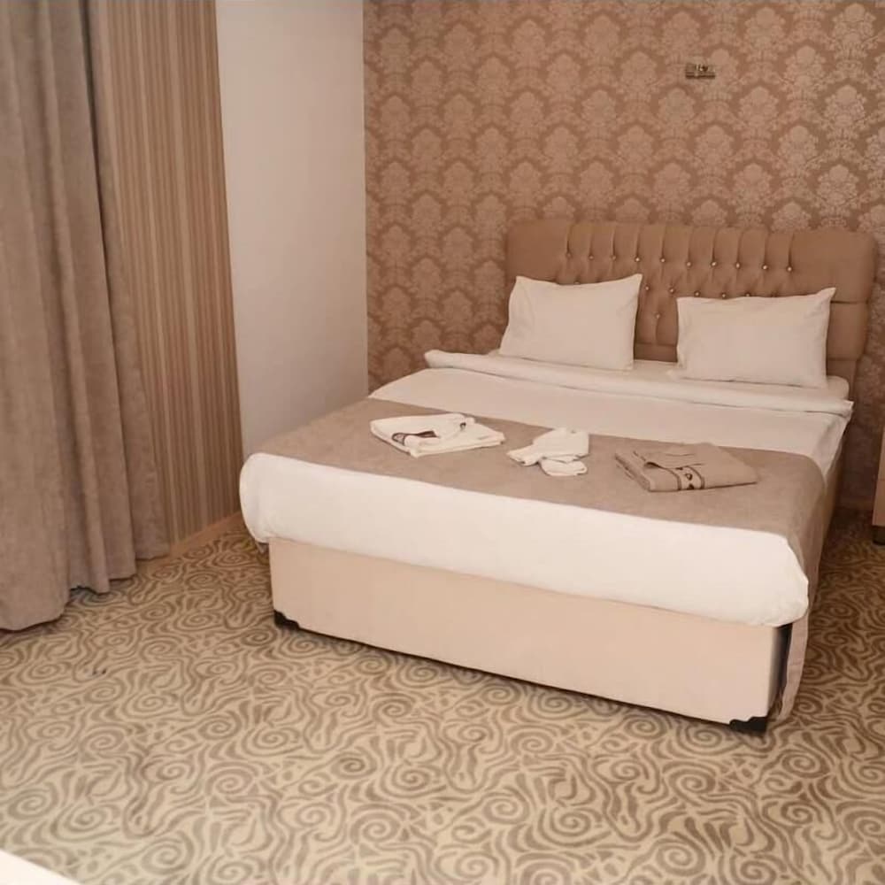 Comfort Room, City View