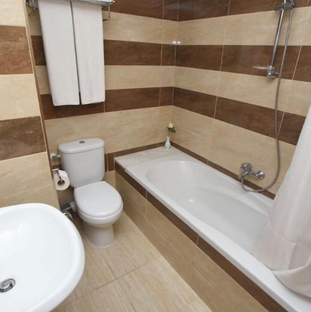 Standard Double Or Twin Room - Photo 11