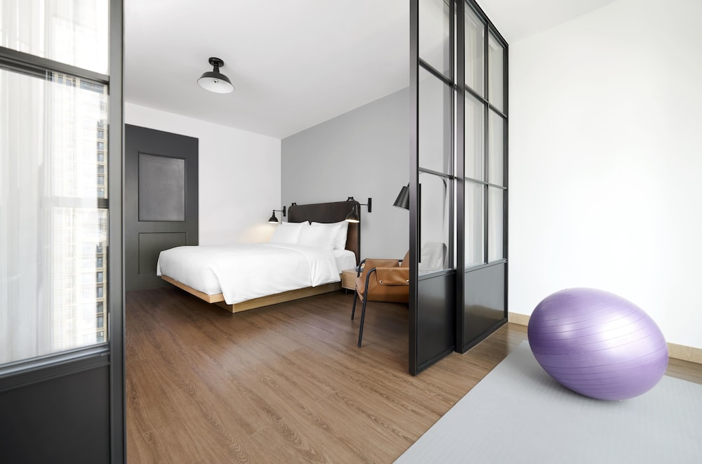 Room, 1 King Bed, City View - Photo 10