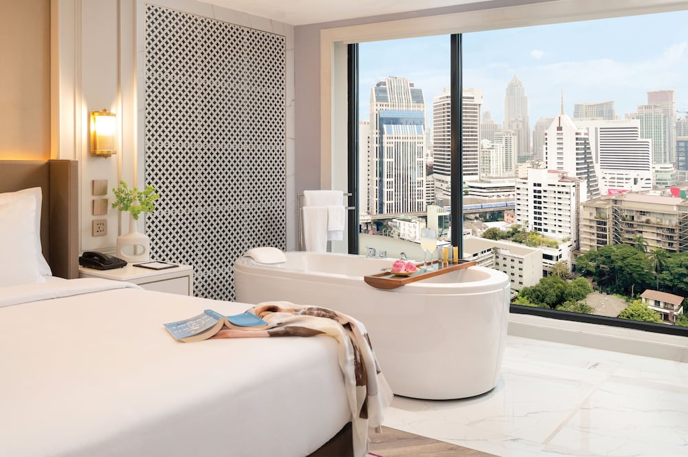 Jacuzzi Corner Club Lounge Access