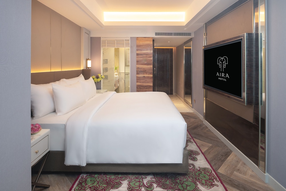 Deluxe Room - King Bed photo 3
