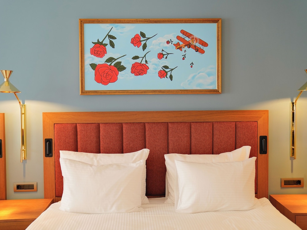 DELUXE LARGE ROOM