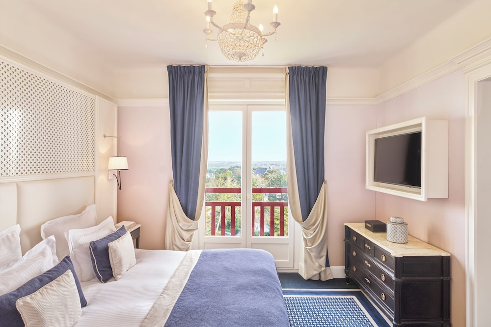 Junior Suite, 1 Double Bed, City View