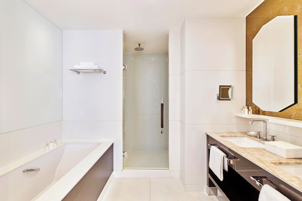 Junior Suite, Partial Sea View - Photo 2