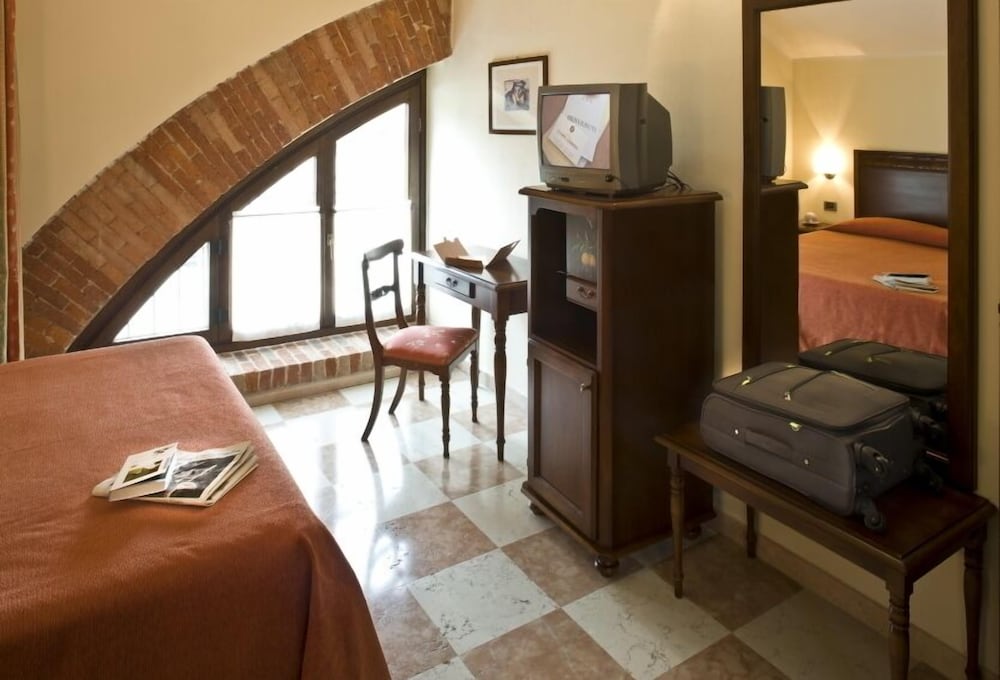 Standard Room photo 3