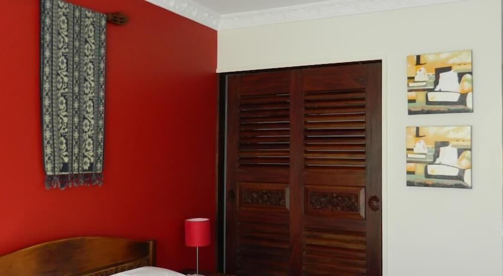 Standard Room, 1 Queen Bed, Ensuite photo 3