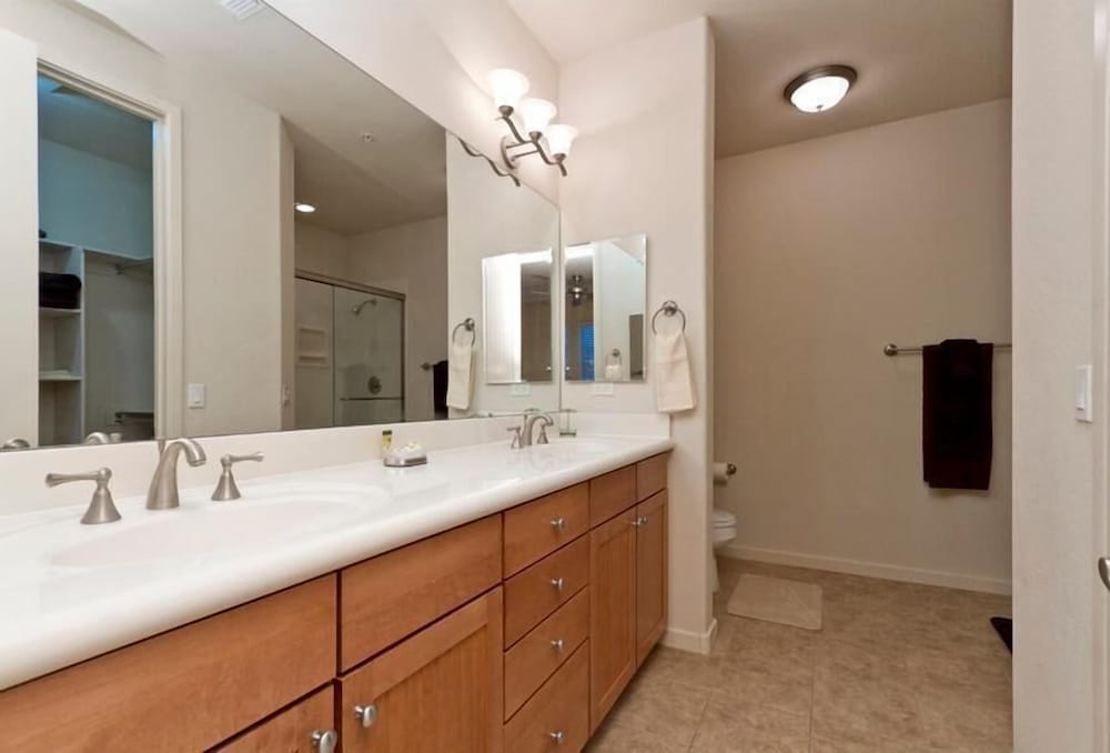 Condo, 2 Bedrooms photo 3