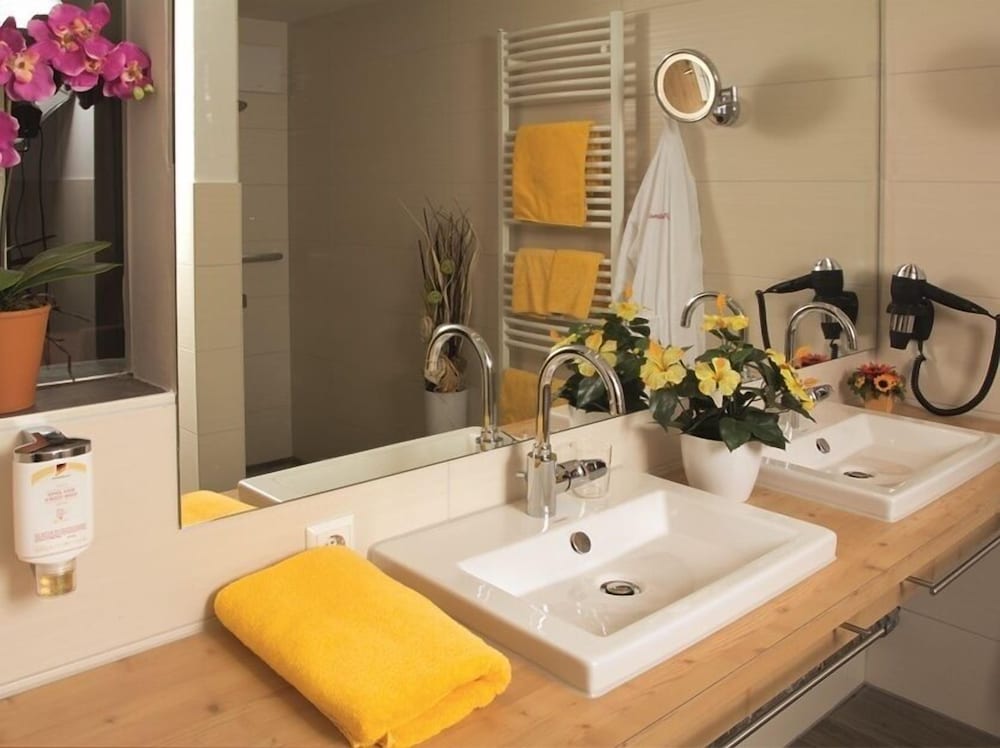 Deluxe Double Room, Accessible photo 2