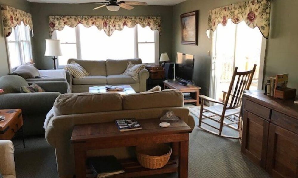 House, 4 Bedrooms photo 2