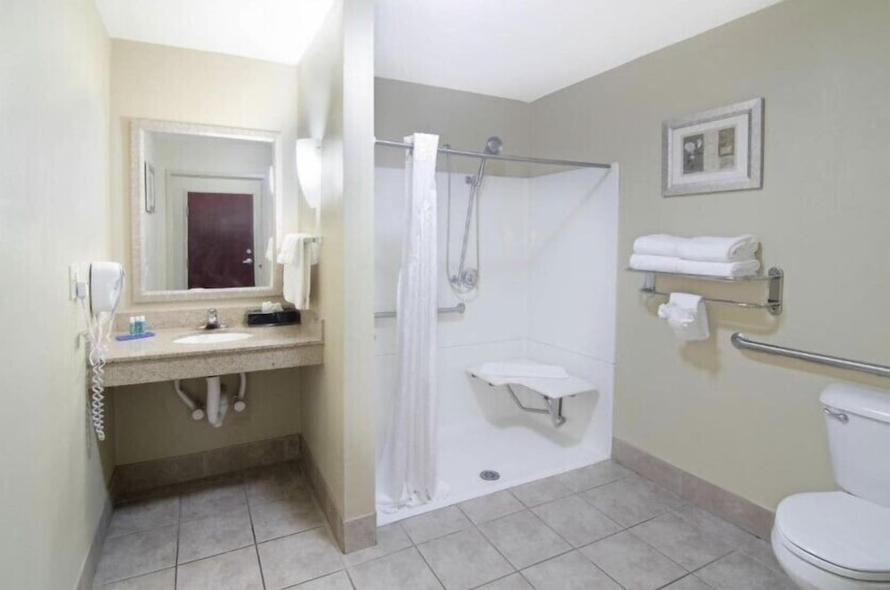 Suite, Multiple Beds, Accessible, Non Smoking - Photo 1
