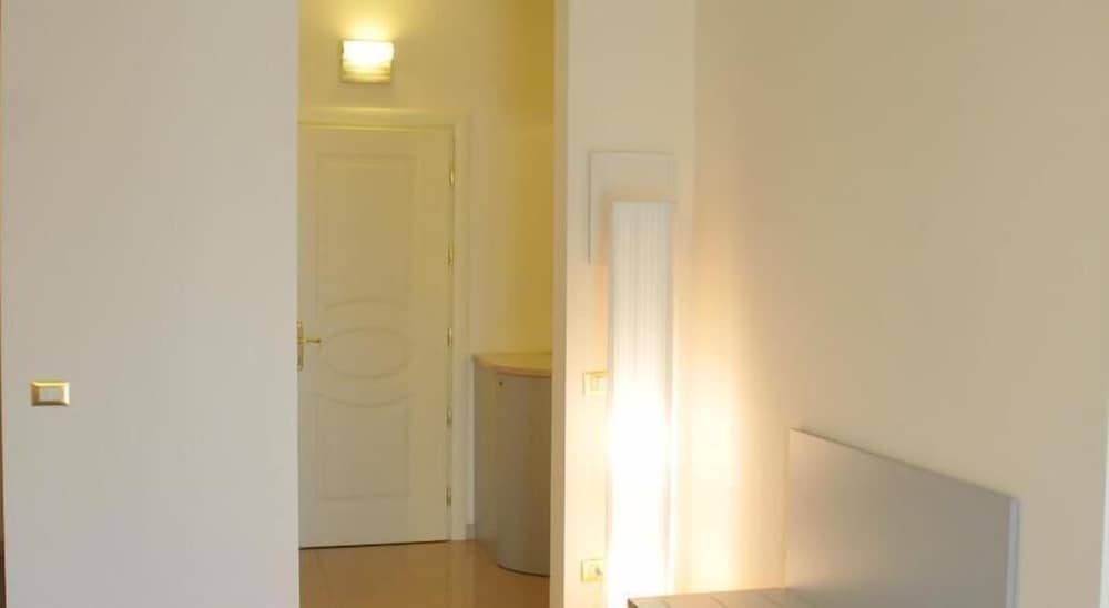 Deluxe Triple Room, Balcony, City View photo 1