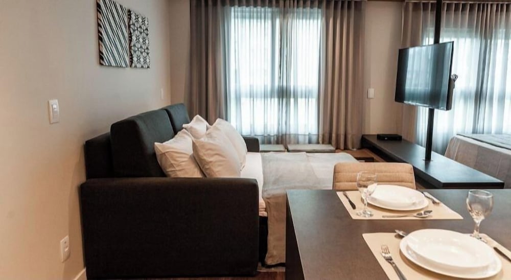 Deluxe Studio, 1 King Bed with Sofa bed photo 2