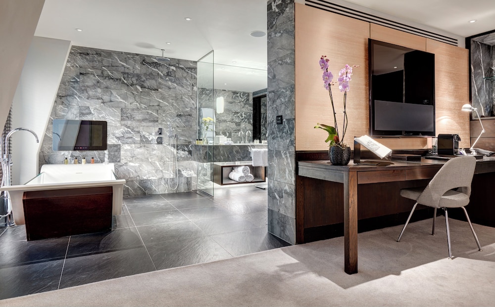Suite, 1 Bedroom photo 2
