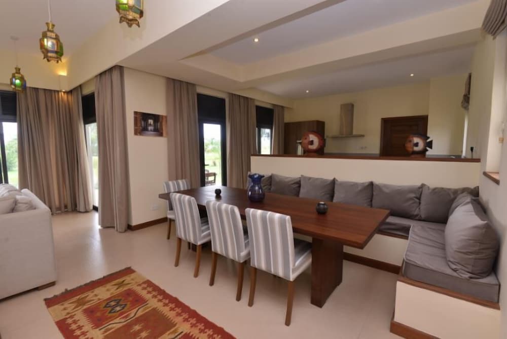 Four Bedroom House photo 1