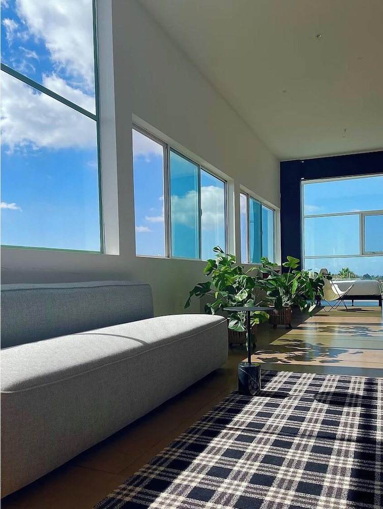Panoramic Room - Photo 8