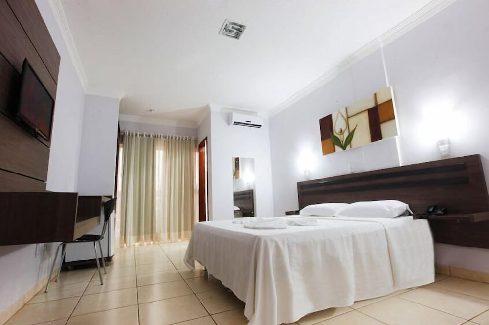 Deluxe Room, 1 King Bed photo 1