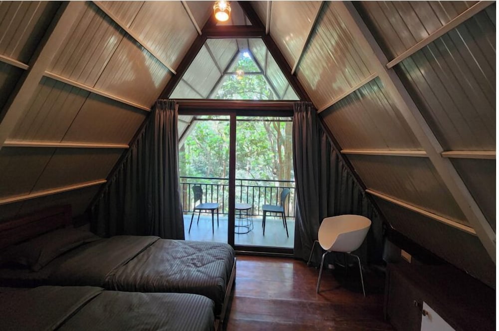 Deluxe Double or Twin Room, 2 Queen Beds, Mountain View