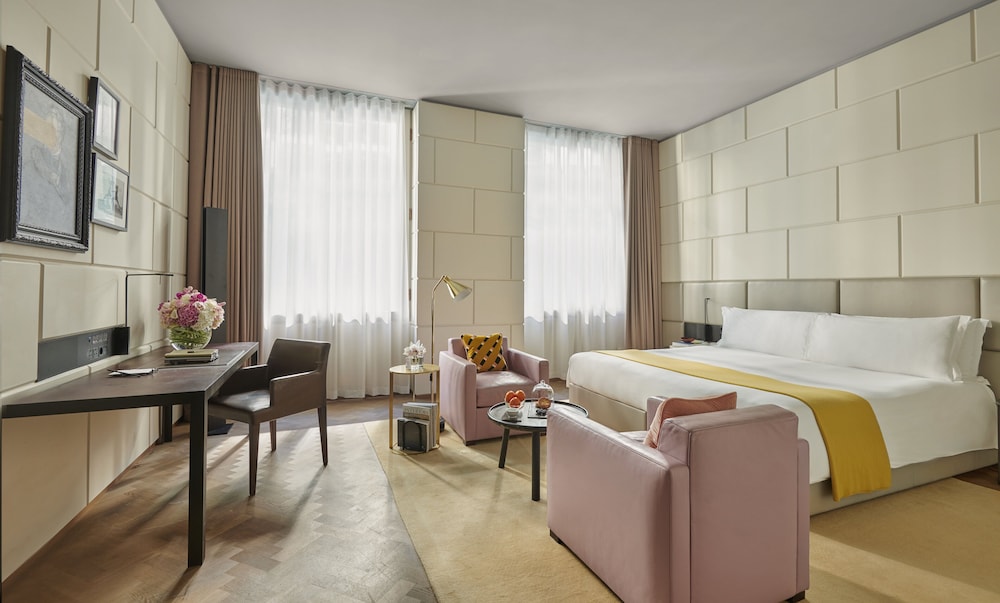 Deluxe Room (Grand)