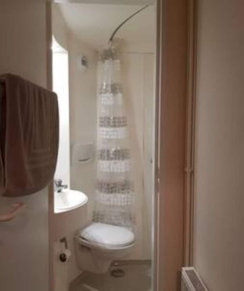 Deluxe Apartment, Shared Bathroom (Apartment 1) photo 3