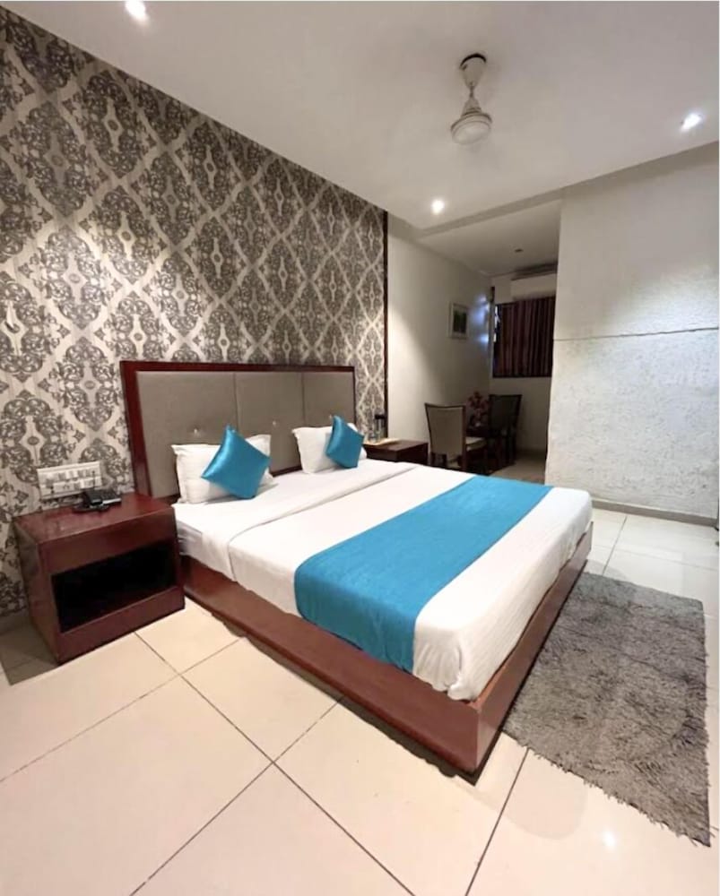 Deluxe Room - Photo 3