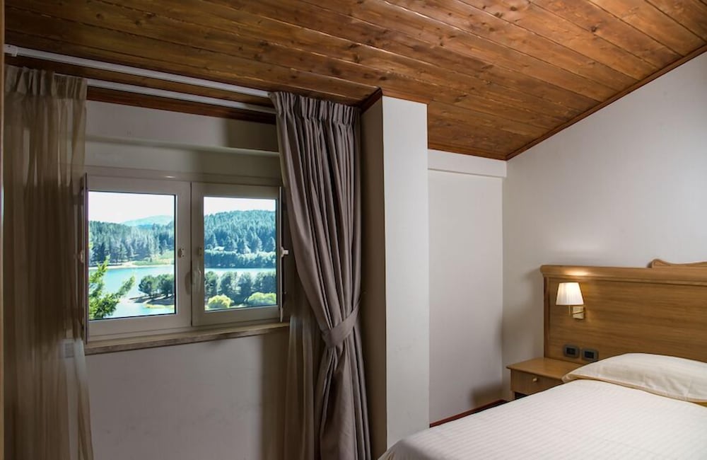 Comfort Quadruple Room, Lake View