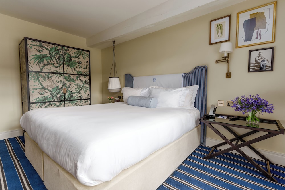 Classic Room, 1 King Bed photo 3