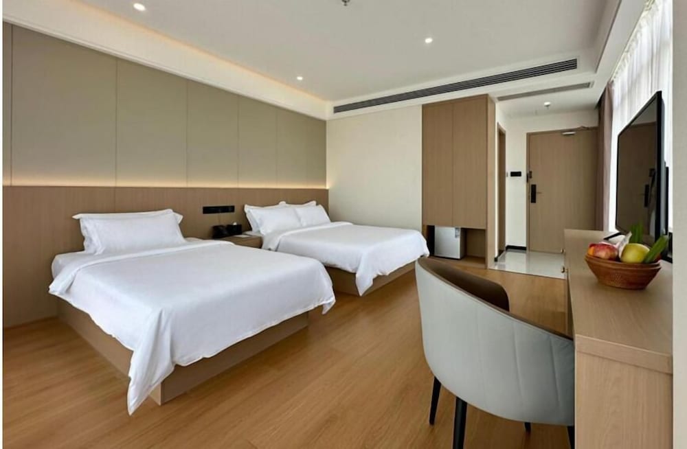 Deluxe - 1 Queen Bed + 1 Single Bed
