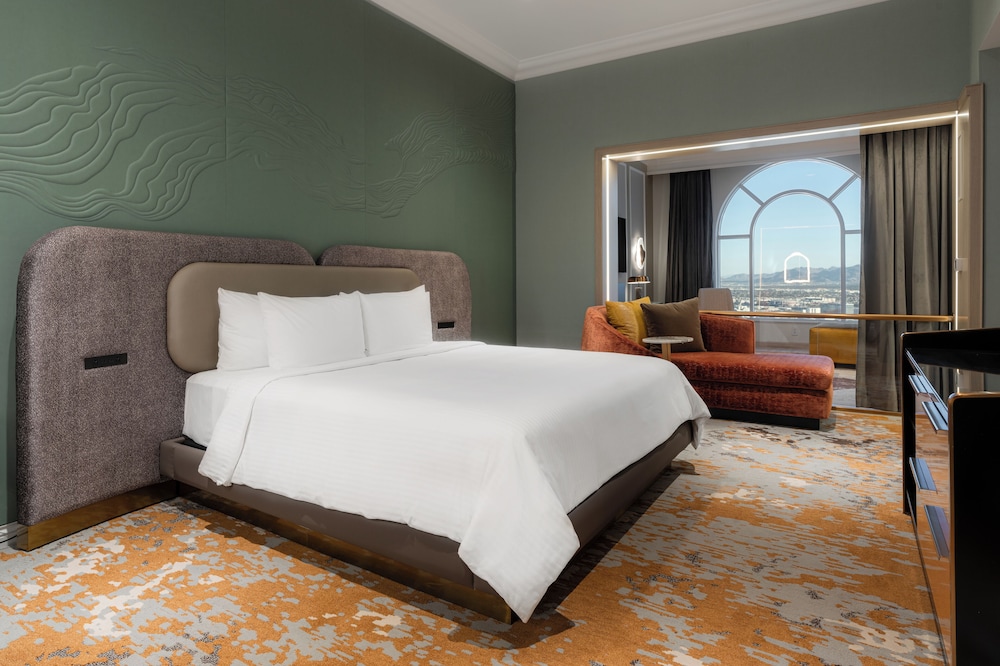 Newly Remodeled Grand King Suite City View