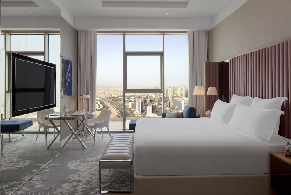 Room, 1 King Bed, Balcony (Sky)