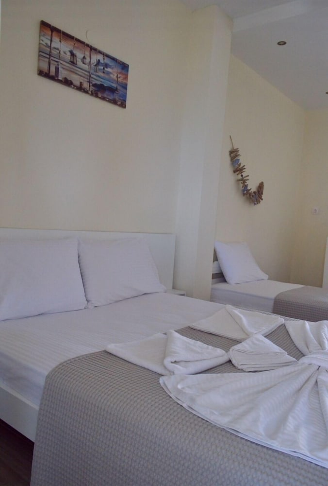 Studio, Multiple Beds (First Floor)