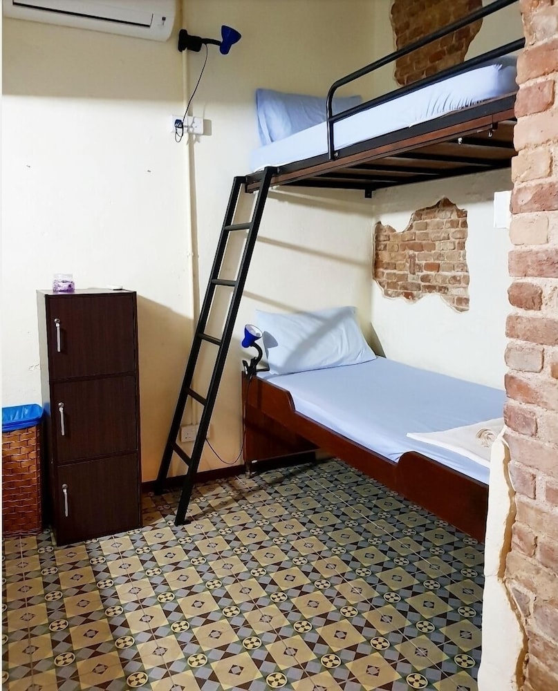 Basic Triple Room, Non Smoking - Photo 7