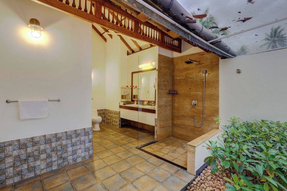 Lakefront Luxury Villas with Plunge Pool