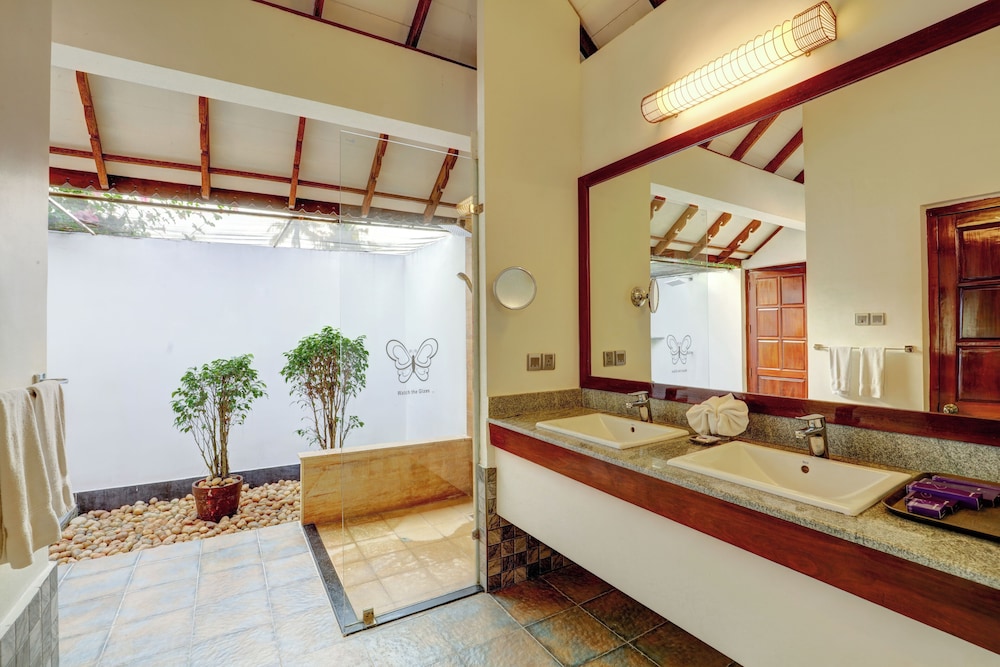 Poolside Luxury Villa with Plunge Pool photo 3