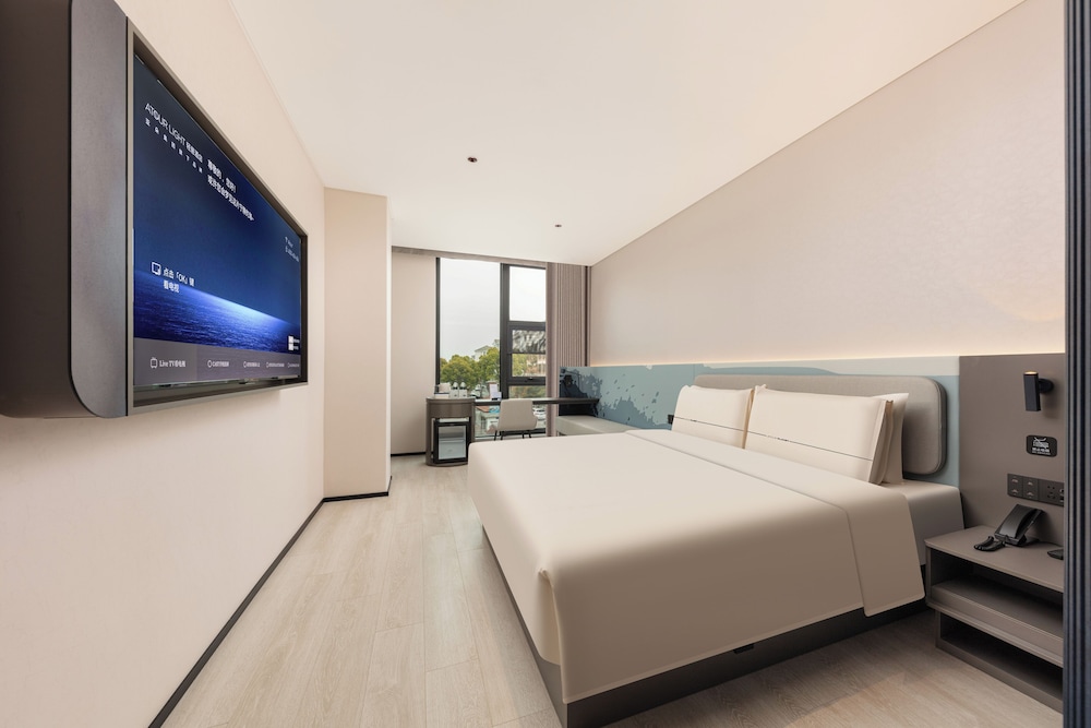 Standard Single Room, 1 King Bed, Housekeeping