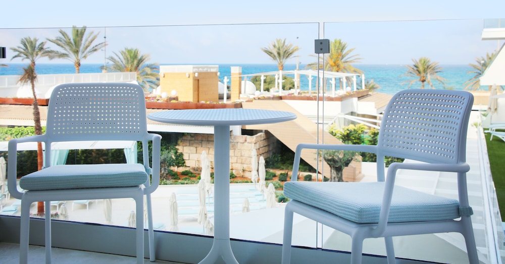 Double Room Single Use, Pool View