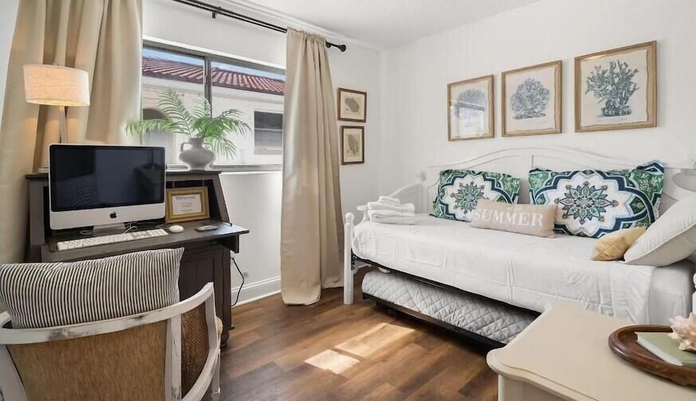 House, 1 Queen Bed (Blue Beach Cottage) photo 3