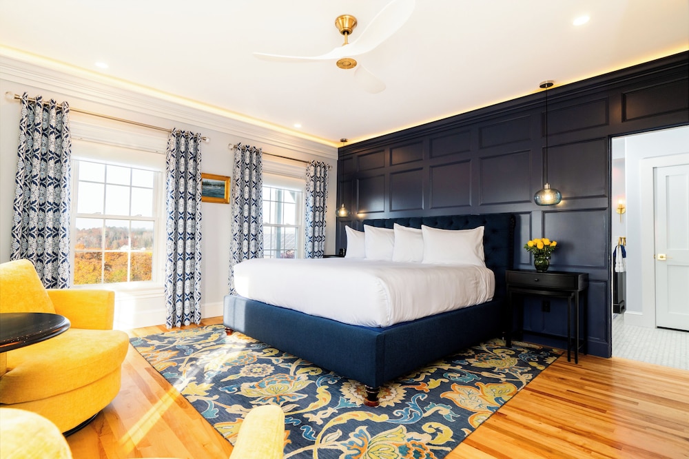 Premium Main House Harbor View King