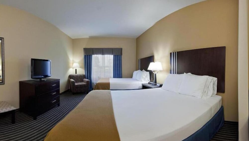 Standard Room, 2 Queen Beds - Photo 4
