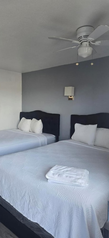 Room, 2 Queen Beds, Non Smoking photo 2