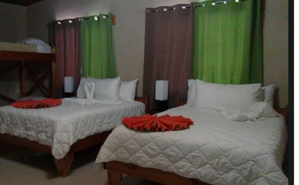 Family Room, 1 Bedroom, Private Bathroom, Mountain View photo 2