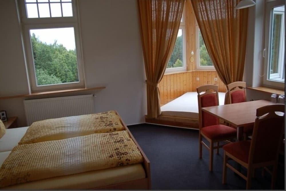 Basic Triple Room photo 1